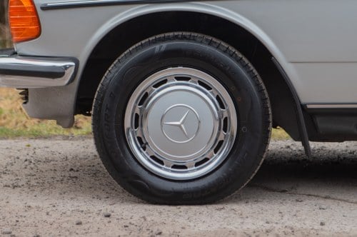 1984 Mercedes-Benz 230CE Auto à vendre (picture 10 of 84)