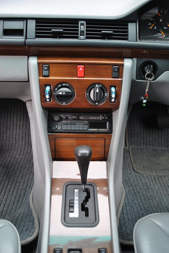 1989 Mercedes Benz 230CE Auto (C124) For Sale (picture 20 of 89)