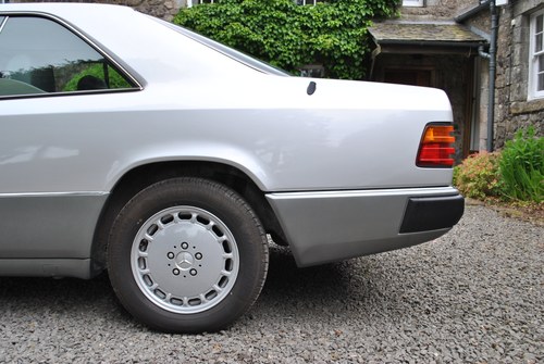 1989 Mercedes Benz 230CE Auto (C124) For Sale (picture 55 of 89)