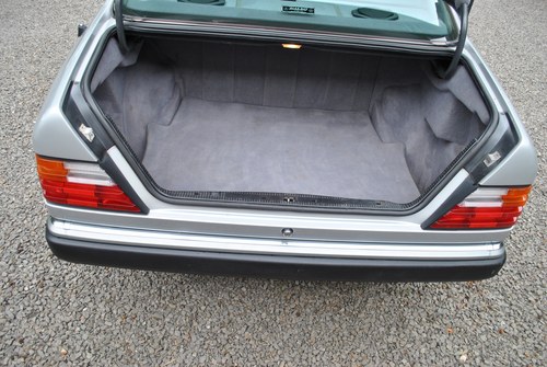 1989 Mercedes Benz 230CE Auto (C124) For Sale (picture 35 of 89)