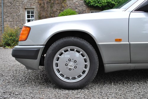 1989 Mercedes Benz 230CE Auto (C124) For Sale (picture 58 of 89)