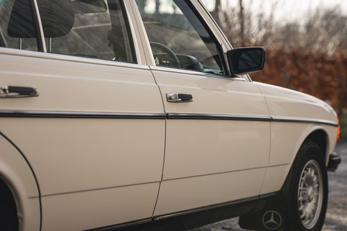 1985 Mercedes-Benz 230E (W123) à vendre (picture 104 of 204)