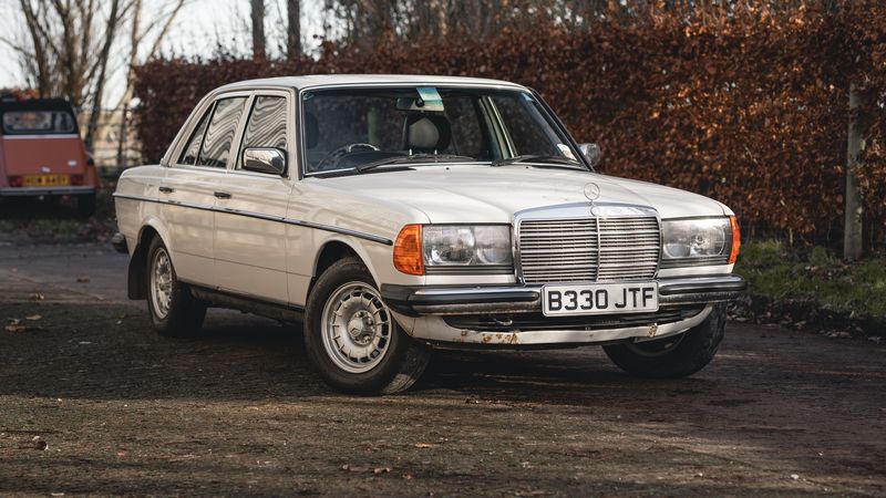 1985 Mercedes-Benz 230E (W123) For Sale (picture 1 of 204)