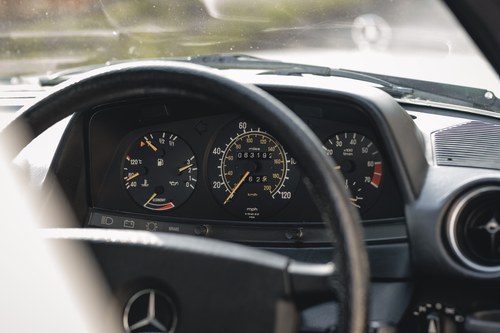 1985 Mercedes-Benz 230E (W123) à vendre (picture 23 of 204)