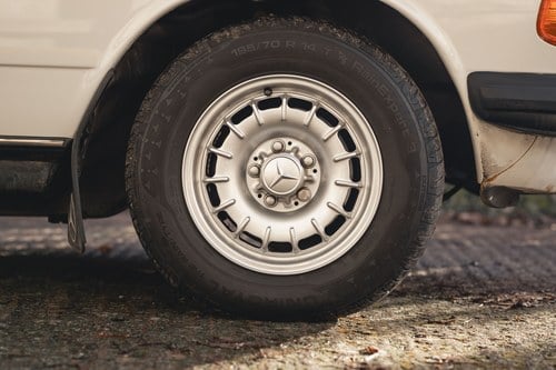 1985 Mercedes-Benz 230E (W123) à vendre (picture 15 of 204)