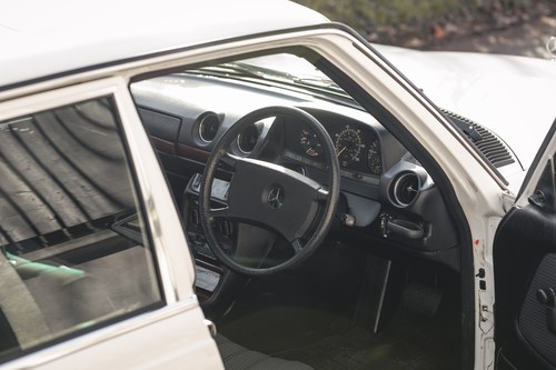 1985 Mercedes-Benz 230E (W123) à vendre (picture 21 of 204)