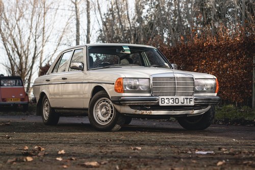 1985 Mercedes-Benz 230E (W123) à vendre (picture 4 of 204)