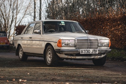 1985 Mercedes-Benz 230E (W123) à vendre (picture 10 of 204)