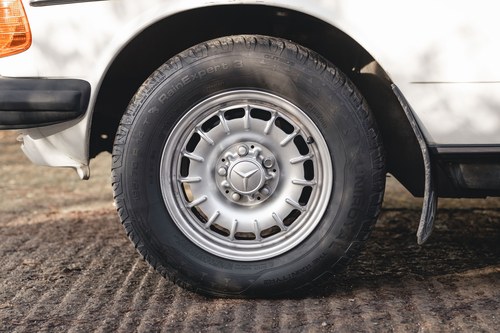 1985 Mercedes-Benz 230E (W123) à vendre (picture 17 of 204)