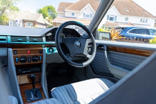 1992 Mercedes-Benz 230E In vendita (immagine 27 di 200)