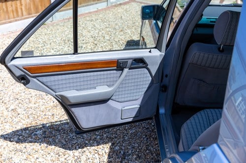 1992 Mercedes-Benz 230E In vendita (immagine 40 di 200)