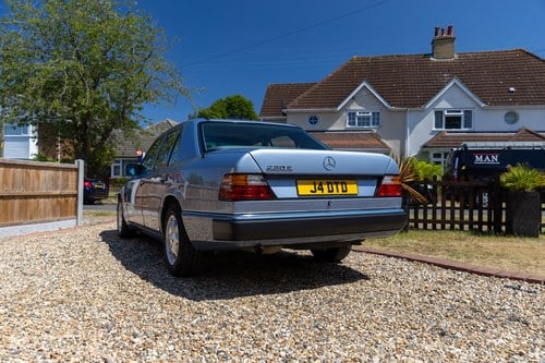 1992 Mercedes-Benz 230E In vendita (immagine 13 di 200)