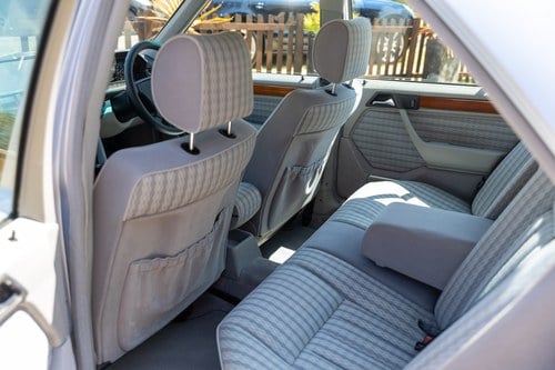 1992 Mercedes-Benz 230E In vendita (immagine 48 di 200)