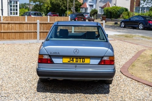 1992 Mercedes-Benz 230E In vendita (immagine 9 di 200)
