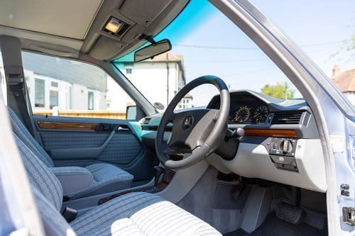 1992 Mercedes-Benz 230E In vendita (immagine 63 di 200)