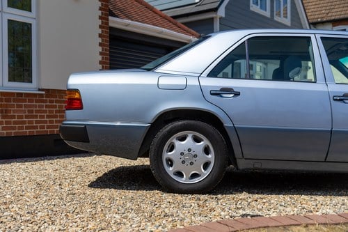 1992 Mercedes-Benz 230E In vendita (immagine 118 di 200)