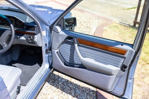 1992 Mercedes-Benz 230E In vendita (immagine 62 di 200)