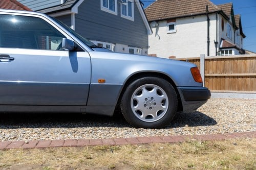 1992 Mercedes-Benz 230E In vendita (immagine 155 di 200)