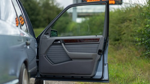 1992 Mercedes-Benz 230E (W124) In vendita (immagine 55 di 131)