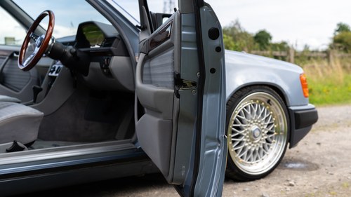 1992 Mercedes-Benz 230E (W124) In vendita (immagine 58 di 131)