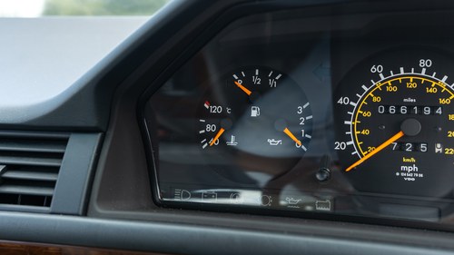 1992 Mercedes-Benz 230E (W124) In vendita (immagine 27 di 131)