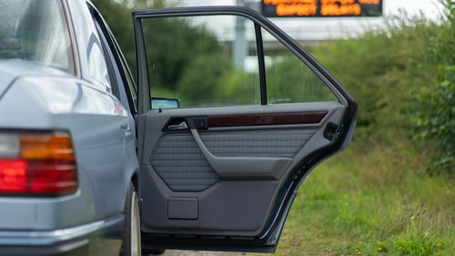 1992 Mercedes-Benz 230E (W124) In vendita (immagine 56 di 131)