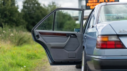 1992 Mercedes-Benz 230E (W124) In vendita (immagine 57 di 131)