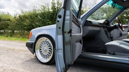1992 Mercedes-Benz 230E (W124) In vendita (immagine 59 di 131)