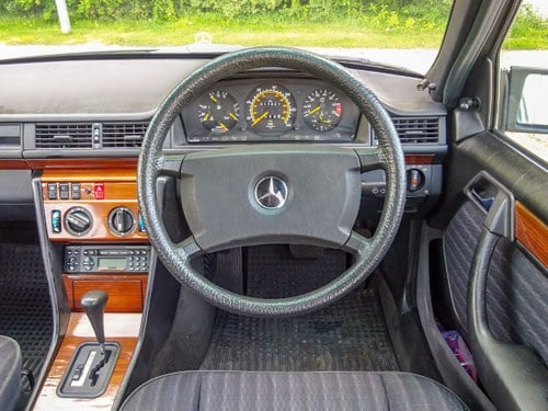 1989 Mercedes-Benz 230TE Estate (S124) zum Verkauf (Bild 19 von 146)