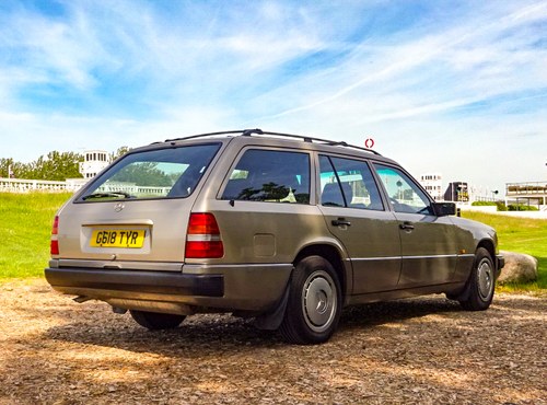 1989 Mercedes-Benz 230TE Estate (S124) zum Verkauf (Bild 6 von 146)