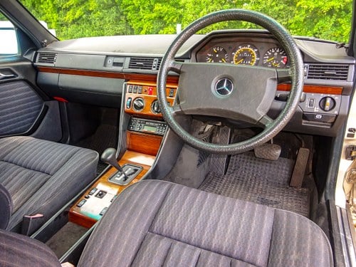 1989 Mercedes-Benz 230TE Estate (S124) zum Verkauf (Bild 16 von 146)