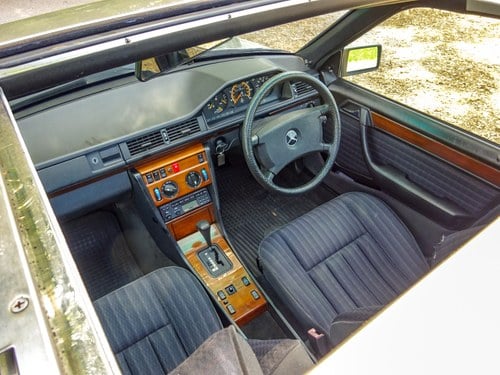 1989 Mercedes-Benz 230TE Estate (S124) zum Verkauf (Bild 25 von 146)