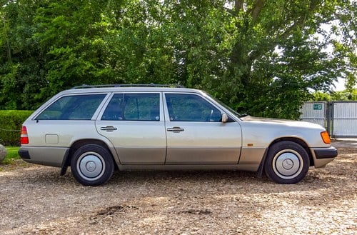 1989 Mercedes-Benz 230TE Estate (S124) zum Verkauf (Bild 4 von 146)
