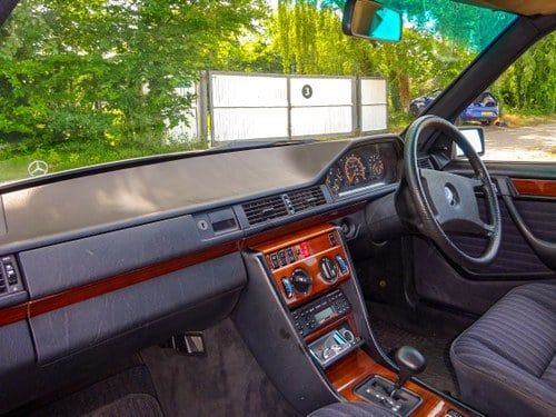 1989 Mercedes-Benz 230TE Estate (S124) zum Verkauf (Bild 17 von 146)