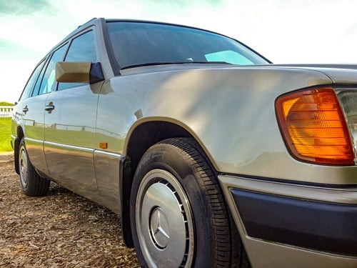 1989 Mercedes-Benz 230TE Estate (S124) zum Verkauf (Bild 104 von 146)