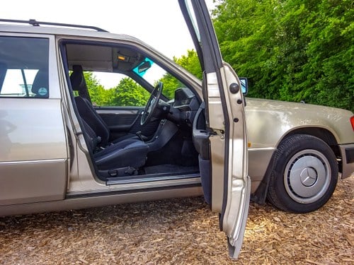 1989 Mercedes-Benz 230TE Estate (S124) zum Verkauf (Bild 34 von 146)