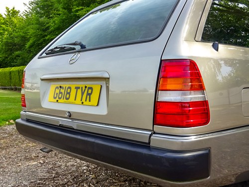 1989 Mercedes-Benz 230TE Estate (S124) zum Verkauf (Bild 88 von 146)