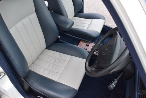 NO RESERVE - 1994 Mercedes-Benz E280 (W124) En venta (imagen 19 de 100)