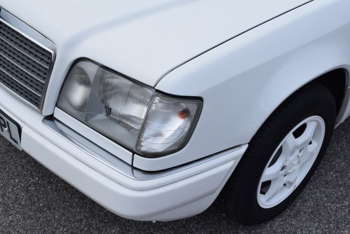 NO RESERVE - 1994 Mercedes-Benz E280 (W124) En venta (imagen 58 de 100)