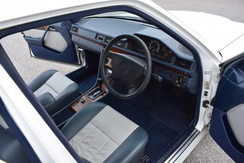 NO RESERVE - 1994 Mercedes-Benz E280 (W124) En venta (imagen 18 de 100)