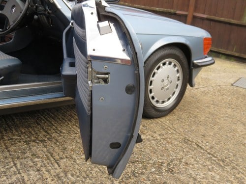 1987 Mercedes-Benz 300SL R107 Te koop (foto 29 van 65)