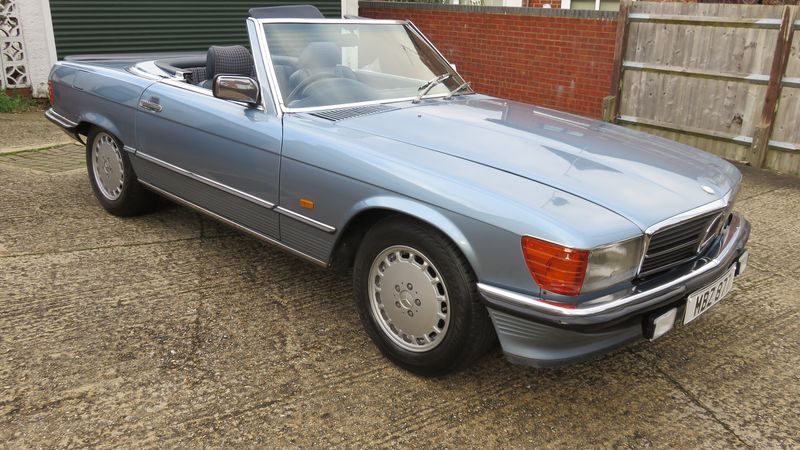 1987 Mercedes-Benz 300SL R107 For Sale (picture 1 of 65)