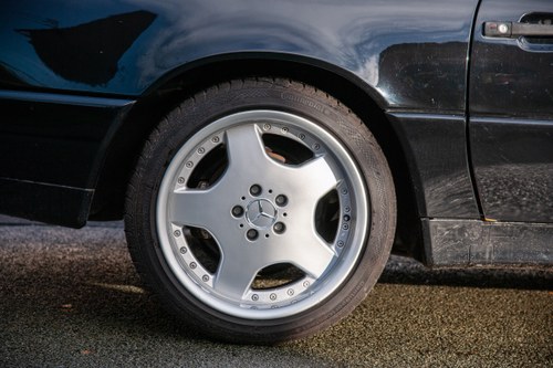 1992 Mercedes-Benz SL300 R129 For Sale (picture 14 of 177)