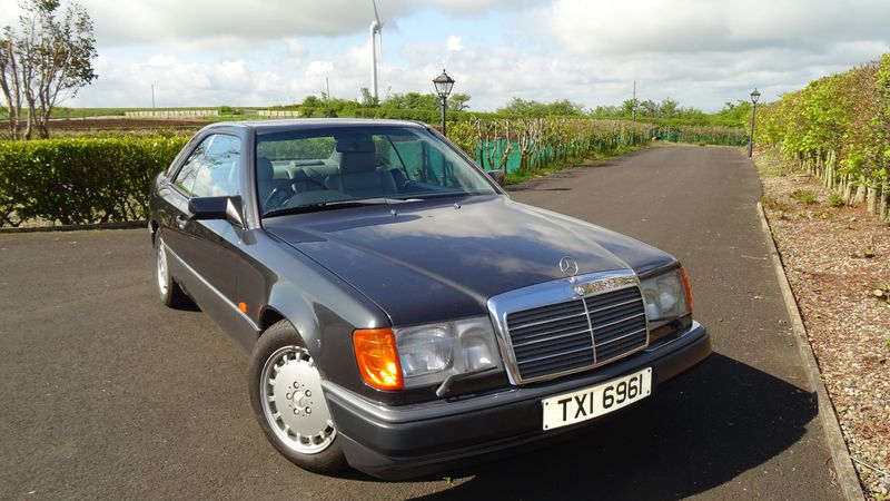 1991 Mercedes-Benz 300CE-24 (C124) In vendita (immagine 1 di 111)
