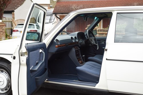 1984 Mercedes-Benz 300D Auto (W123) En venta (imagen 27 de 140)