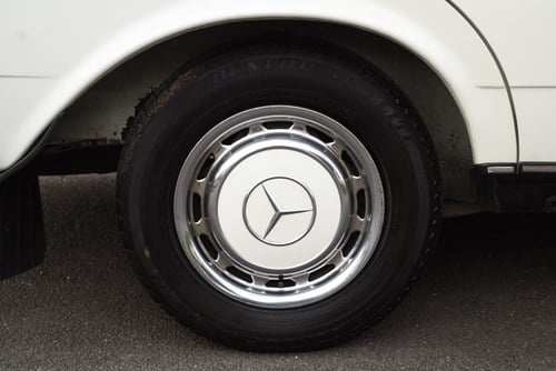 1984 Mercedes-Benz 300D Auto (W123) En venta (imagen 24 de 140)