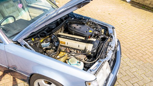 1993 Mercedes 300E-24 Auto W124 à vendre (picture 120 of 132)