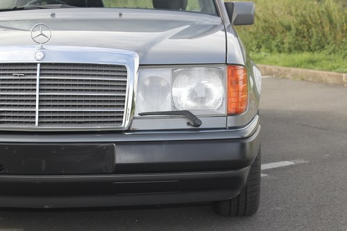 1992 Mercedes-Benz 300E (W124) zum Verkauf (Bild 128 von 161)