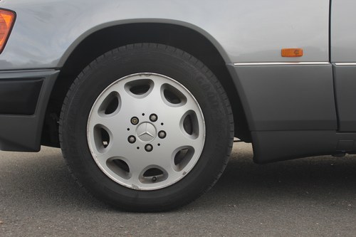 1992 Mercedes-Benz 300E (W124) zum Verkauf (Bild 29 von 161)