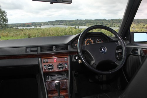 1992 Mercedes-Benz 300E (W124) zum Verkauf (Bild 68 von 161)